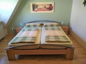 Postel nebo postele na pokoji v ubytování Pension/FeWo E. Tschernach