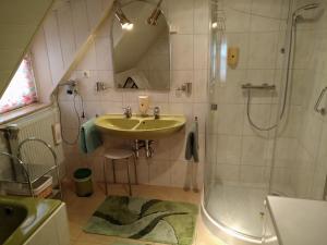 Koupelna v ubytování Pension/FeWo E. Tschernach