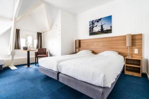 Een bed of bedden in een kamer bij Hotel Hulst