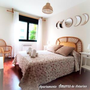a bedroom with a bed and a window at AMORES DE ASTURIAS in Piedras Blancas