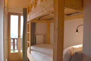 Poschodová posteľ alebo postele v izbe v ubytovaní Roxes 6
