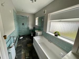 Ένα μπάνιο στο Cherry Tree Lodge +7 φωτογραφίες