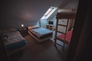 เตียงสองชั้นในห้องที่ Penzion U Dračí skaly