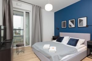 Cama ou camas em um quarto em Artistic Żoliborz Apartments by Renters