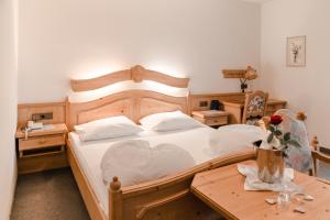 Säng eller sängar i ett rum på Hotel Kirchenwirt