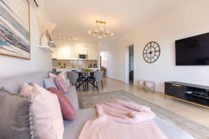 Telewizja i/lub zestaw kina domowego w obiekcie Villa Penguina Play Blanca Lanzarote