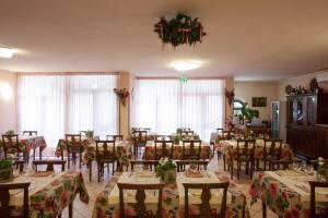 TV a/nebo společenská místnost v ubytování Hotel Fabbrini