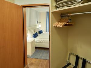 Ein Bett oder Betten in einem Zimmer der Unterkunft Dünenpark Binz - WG 73 "Strandläufer" mit Terrasse