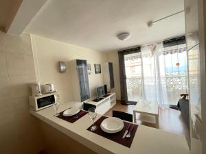 Kuchyň nebo kuchyňský kout v ubytování Playa Honda Lovely Home Las Americas -