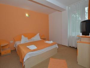 En eller flere senge i et værelse på Pensiunea Marina + 171 billeder