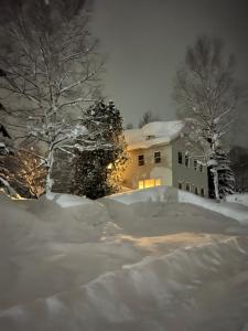 Chalet Banff - 6 bedroom 6 bathroom Ski Lodge v zime