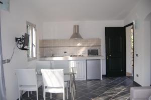 A kitchen or kitchenette at Casa vacanze gli ulivi
