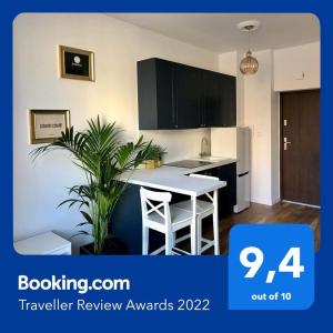 Televízia a/alebo spoločenská miestnosť v ubytovaní Blue Dior Apartment Warsaw
