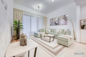Posezení v ubytování Exquisite 2BR at Zahra Breeze Dubailand by Deluxe Holiday Homes
