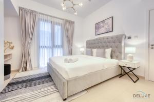 Postel nebo postele na pokoji v ubytování Exquisite 2BR at Zahra Breeze Dubailand by Deluxe Holiday Homes