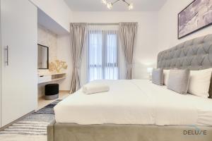 Postel nebo postele na pokoji v ubytování Exquisite 2BR at Zahra Breeze Dubailand by Deluxe Holiday Homes