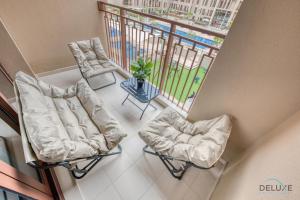 Posezení v ubytování Exquisite 2BR at Zahra Breeze Dubailand by Deluxe Holiday Homes