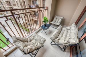 Posezení v ubytování Exquisite 2BR at Zahra Breeze Dubailand by Deluxe Holiday Homes