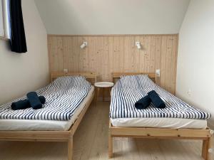 Een bed of bedden in een kamer bij Ach Białogóra
