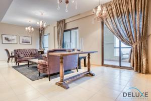 Fotografie z fotogalerie ubytování Exquisite 1BR in Sadaf, Jumeirah Beach Residence by Deluxe Holiday Homes v Dubaji