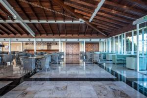Um restaurante ou outro lugar para comer em Blau Colònia Sant Jordi