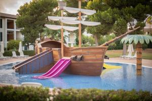 A piscina localizada em Blau Colònia Sant Jordi ou nos arredores