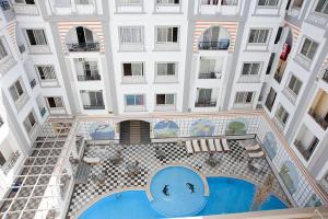 The swimming pool at or close to Studio pool view next to the Marina,Sheraton Plaza 320