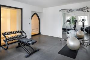 Fitness centrum a/nebo fitness zařízení v ubytování La Colombe Boutique Hotel