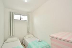 En eller flere senge i et værelse på Sobrado bem iluminado, 5 hóspedes, 15 minutos da Praia N1430