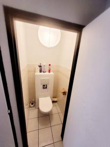 Ένα μπάνιο στο Appartement 2 chambres CENTRE VILLE au calme