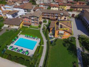 The swimming pool at or close to Residence Corte Ferrari -Ciao Vacanze-