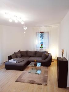 a living room with a couch and a table at Ebenerdige Ferienwohnung mit großer Terrasse in der Nähe des Waldes, zum wohlfühlen in Schoneck