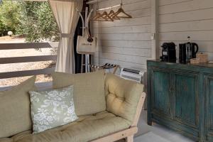 Příslušenství pro přípravu čaje a kávy v ubytování Be Vedetta - Relais & Glamping - Adult Only