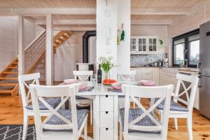 Kuchyňa alebo kuchynka v ubytovaní Holiday House Cornello by Noclegi Renters