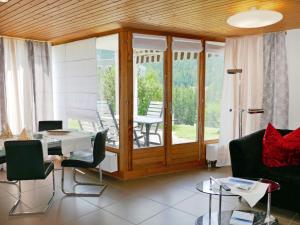 Posezení v ubytování Apartment Chesa Piz Cotschen 2 by Interhome