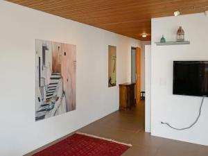 TV a/nebo společenská místnost v ubytování Apartment Chesa Piz Cotschen 2 by Interhome
