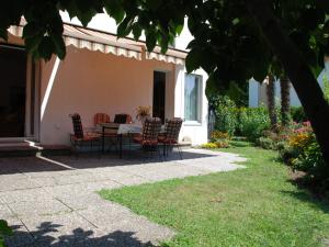 Aed väljaspool majutusasutust Holiday Home Ar Ronchée N- 9 by Interhome