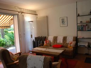 Istumisnurk majutusasutuses Holiday Home Ar Ronchée N- 9 by Interhome