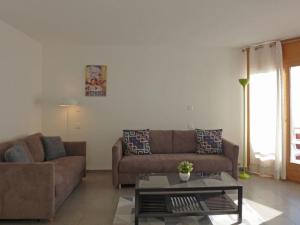 Кът за сядане в Apartment Eiger Residence Apt-H by Interhome