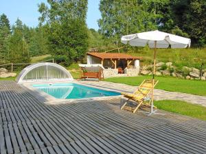 Bazén v ubytovaní Holiday Home Benešov nad Černou by Interhome alebo v jeho blízkosti