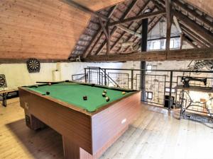 Biliardový stôl v ubytovaní Holiday Home Benešov nad Černou by Interhome