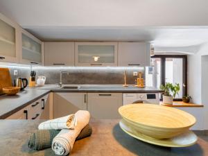 Kuchyňa alebo kuchynka v ubytovaní Holiday Home Benešov nad Černou by Interhome