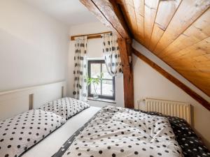 Posteľ alebo postele v izbe v ubytovaní Holiday Home Benešov nad Černou by Interhome