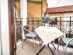 Ein Balkon oder eine Terrasse in der Unterkunft Apartment Snježana-1 by Interhome