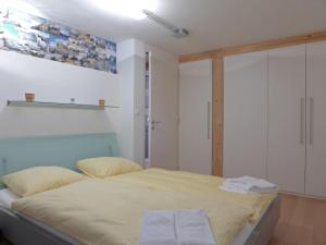Postel nebo postele na pokoji v ubytování Apartment Breithorn Residence Apt-3 by Interhome + 14 fotografií