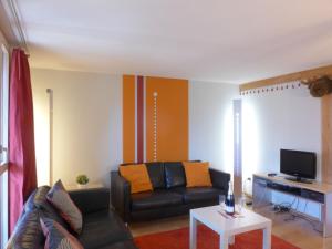 TV a/nebo společenská místnost v ubytování Apartment Breithorn Residence Apt-3 by Interhome