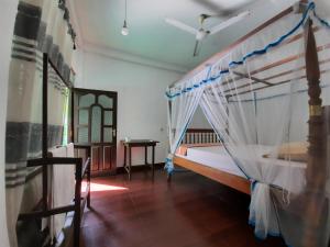 Кровать или кровати в номере Araliya Guest Mirissa