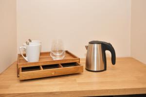 Kavos ir arbatos ruošimo rinkinys apgyvendinimo įstaigoje The Royal Oak