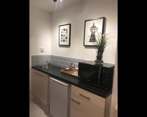 Η κουζίνα ή μικρή κουζίνα στο Anson Studios Walsall M6, J10 +6 φωτογραφίες
