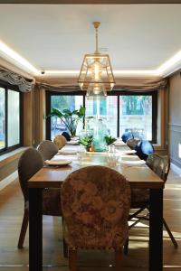 a dining room with a wooden table and chairs at Acta Splendid in Barcelona